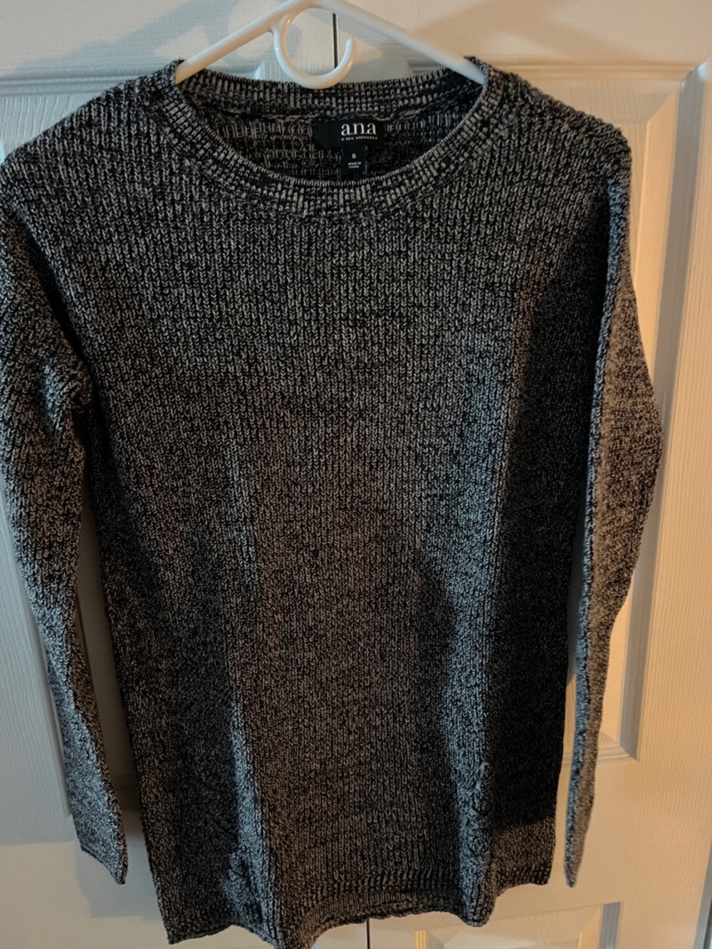 a.n.a women’s Crewneck Sweater in Charcoal/Black Marled